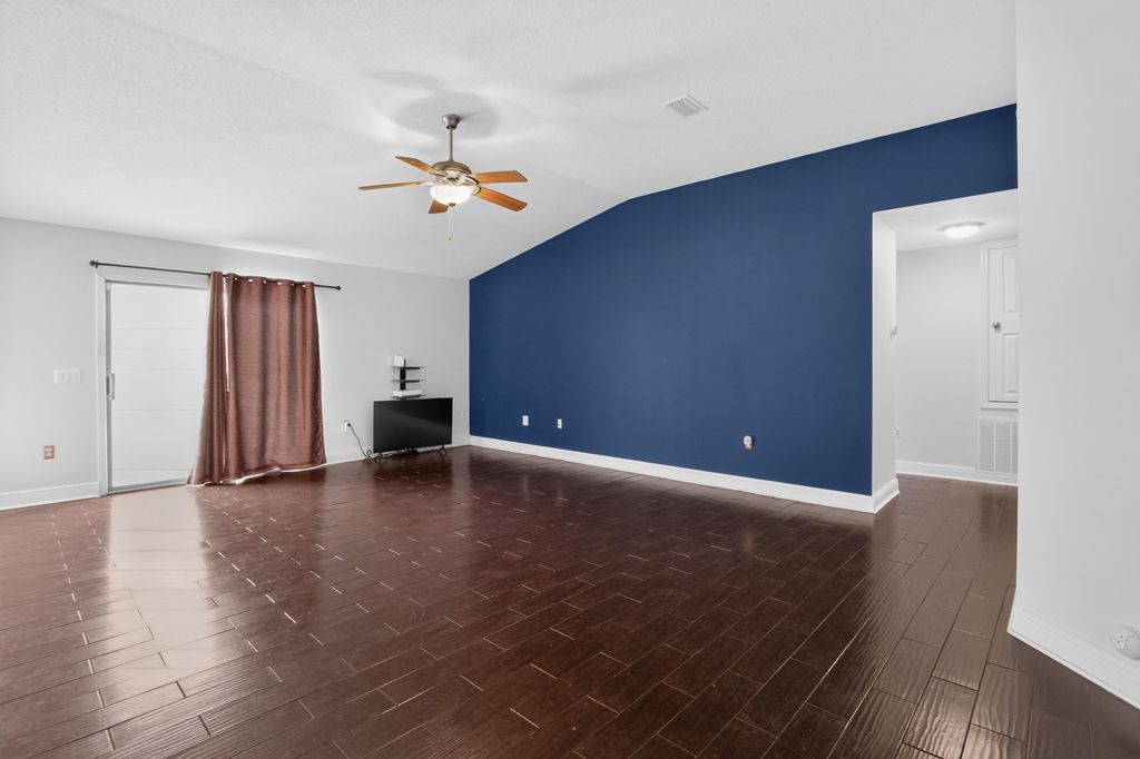 Image 13 of property listing at 6280 Equine Drive, Crestview, FL 32536
