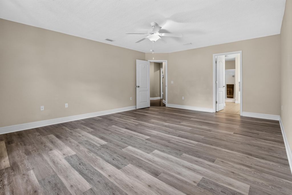 Image 16 of property listing at 6280 Equine Drive, Crestview, FL 32536