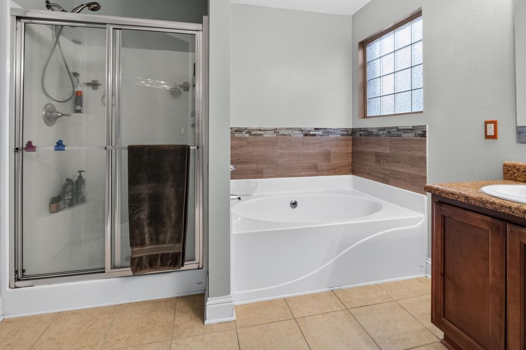 Image 18 of property listing at 6280 Equine Drive, Crestview, FL 32536
