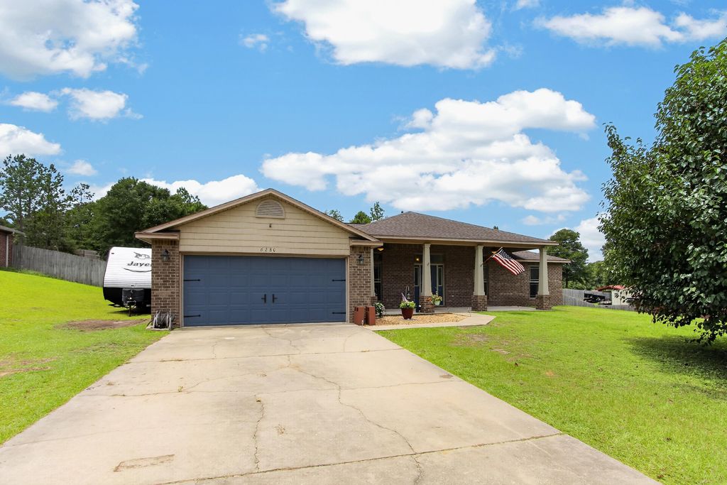 Image 2 of property listing at 6280 Equine Drive, Crestview, FL 32536