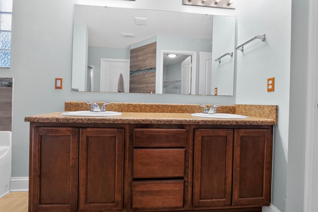 Image 20 of property listing at 6280 Equine Drive, Crestview, FL 32536