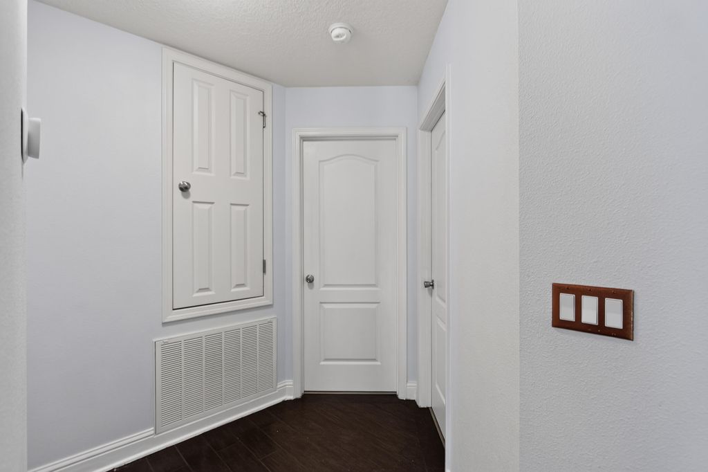 Image 26 of property listing at 6280 Equine Drive, Crestview, FL 32536