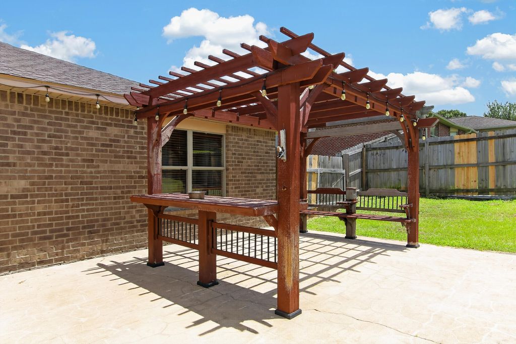 Image 33 of property listing at 6280 Equine Drive, Crestview, FL 32536