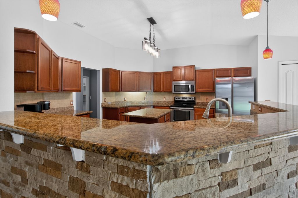 Image 7 of property listing at 6280 Equine Drive, Crestview, FL 32536