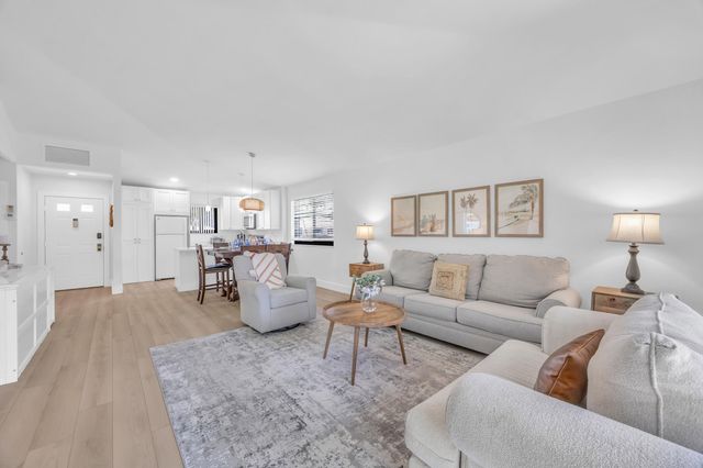 836 Club Drive, Palm Beach Gardens, FL 33418