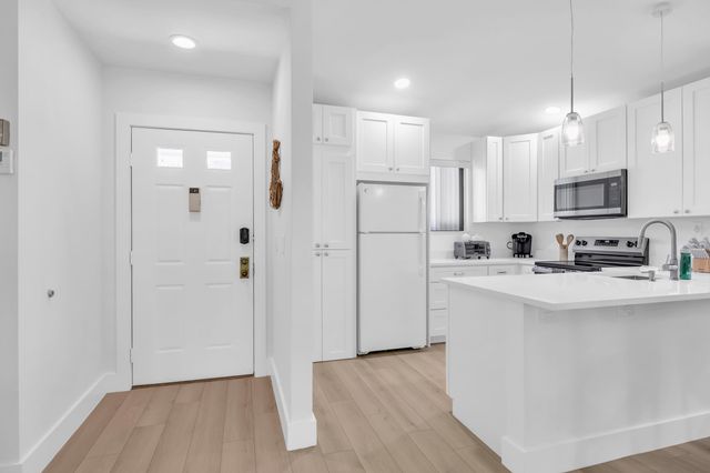 836 Club Drive, Palm Beach Gardens, FL 33418