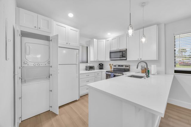 836 Club Drive, Palm Beach Gardens, FL 33418