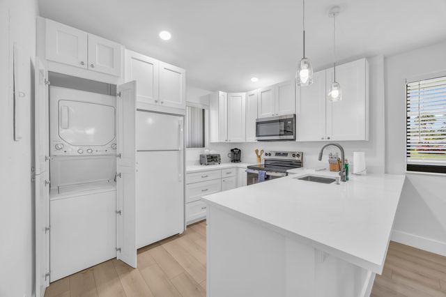 836 Club Drive, Palm Beach Gardens, FL 33418