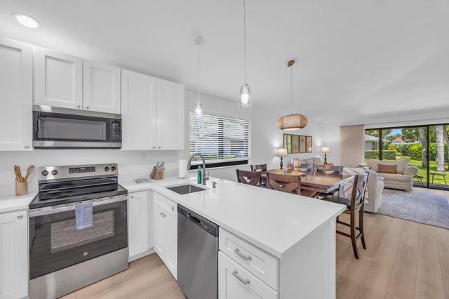 836 Club Drive, Palm Beach Gardens, FL 33418