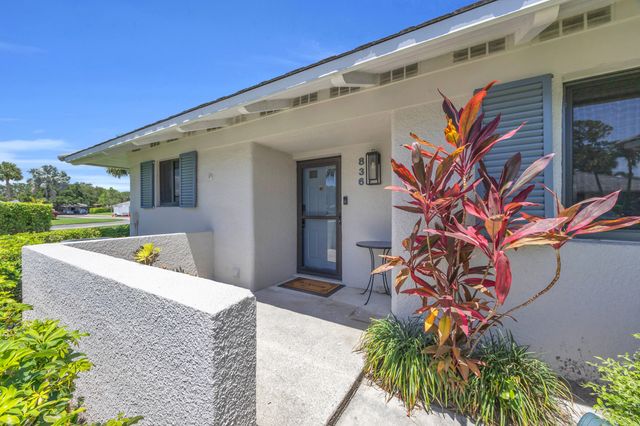 836 Club Drive, Palm Beach Gardens, FL 33418