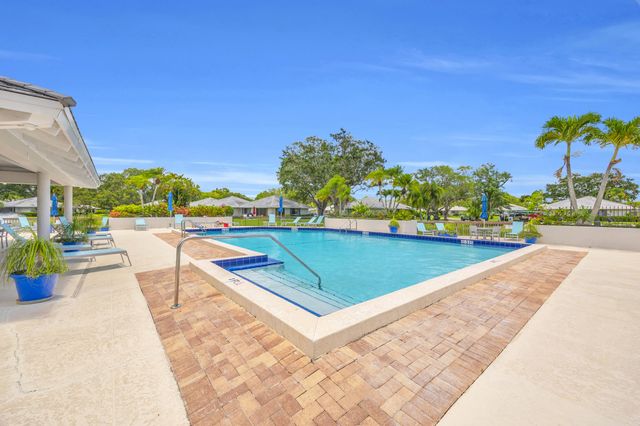 836 Club Drive, Palm Beach Gardens, FL 33418