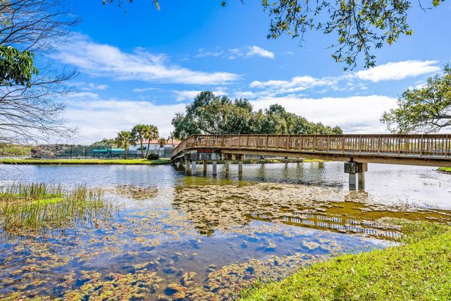 836 Club Drive, Palm Beach Gardens, FL 33418