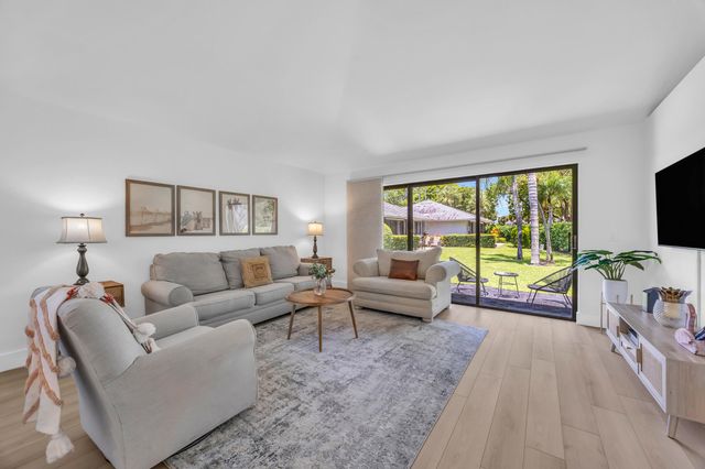 836 Club Drive, Palm Beach Gardens, FL 33418