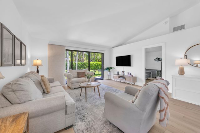 836 Club Drive, Palm Beach Gardens, FL 33418