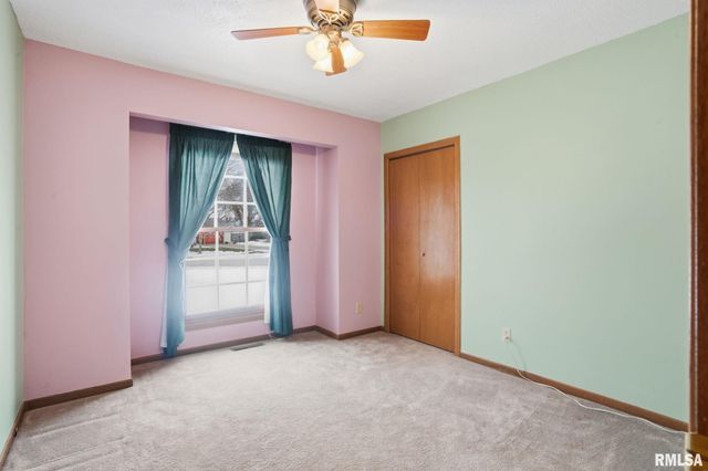 411 E 19TH Avenue, Coal Valley, IL 61240