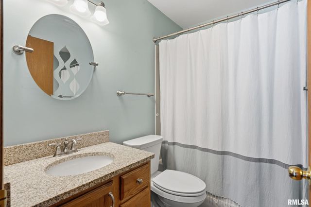 411 E 19TH Avenue, Coal Valley, IL 61240