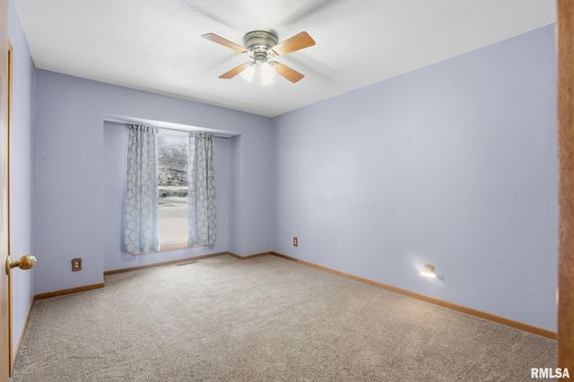 411 E 19TH Avenue, Coal Valley, IL 61240