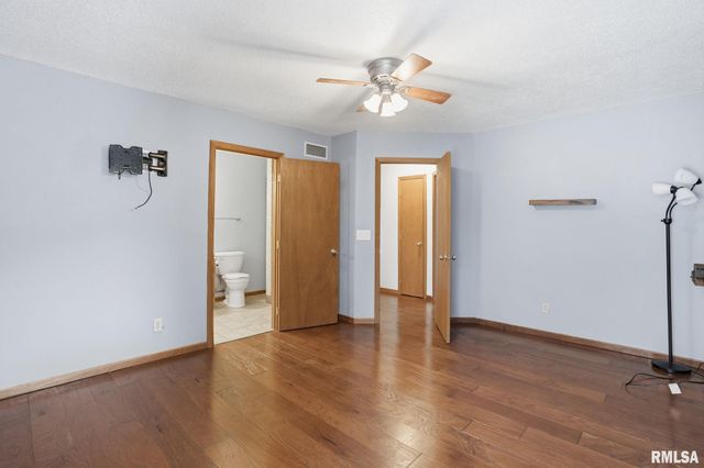 411 E 19TH Avenue, Coal Valley, IL 61240