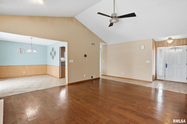 411 E 19TH Avenue, Coal Valley, IL 61240