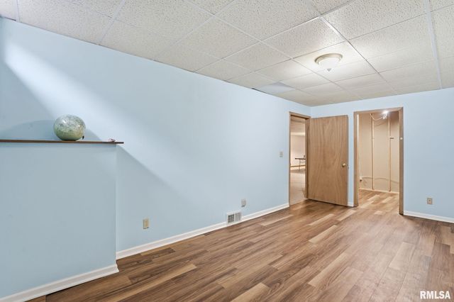 411 E 19TH Avenue, Coal Valley, IL 61240