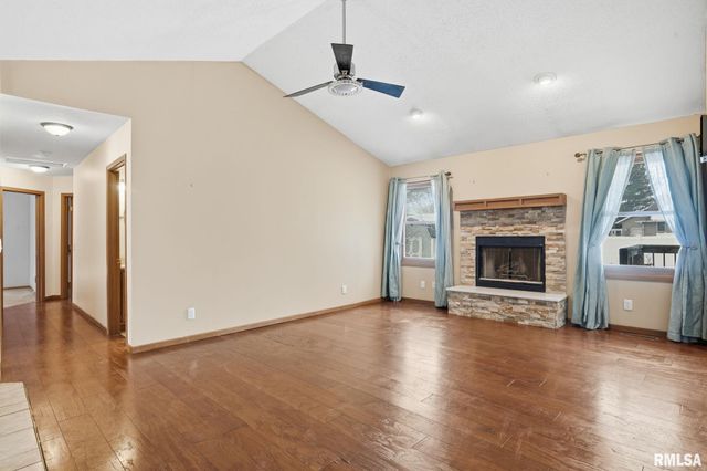 411 E 19TH Avenue, Coal Valley, IL 61240