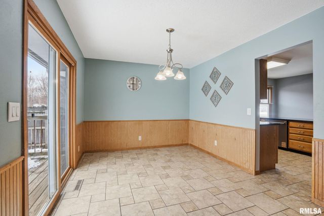 411 E 19TH Avenue, Coal Valley, IL 61240