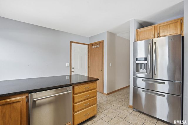 411 E 19TH Avenue, Coal Valley, IL 61240