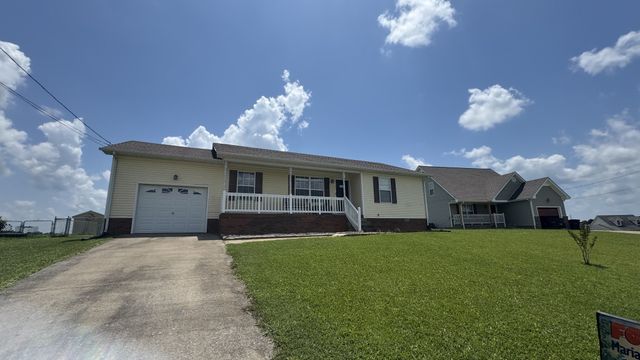 312 Pappy Dr, Oak Grove, KY 42262