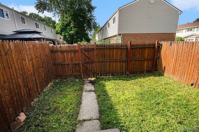 25634 Lexington Lane, Roseville, MI 48066