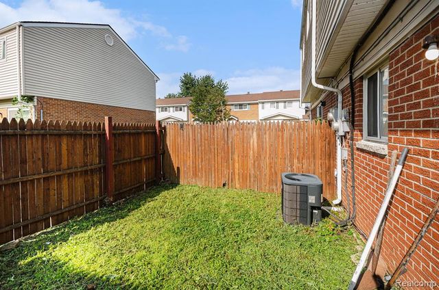 25634 Lexington Lane, Roseville, MI 48066