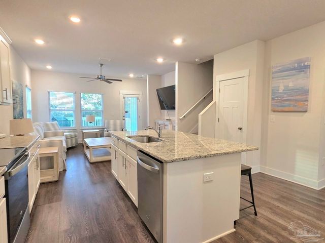 7904 Sweet Retreat Ln, Pensacola, FL 32507