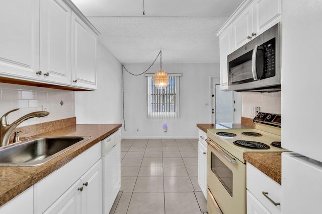 2066 Exeter D, Boca Raton, FL 33434