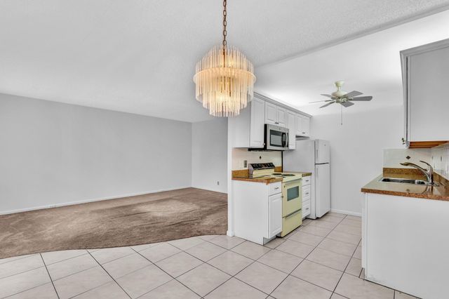 2066 Exeter D, Boca Raton, FL 33434