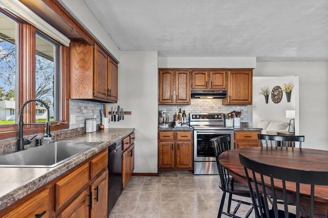1031 W ROBERTS AVENUE, Appleton, WI 54914