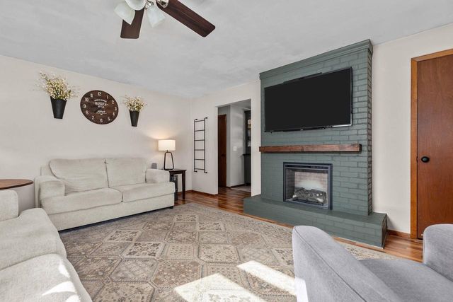 1031 W ROBERTS AVENUE, Appleton, WI 54914