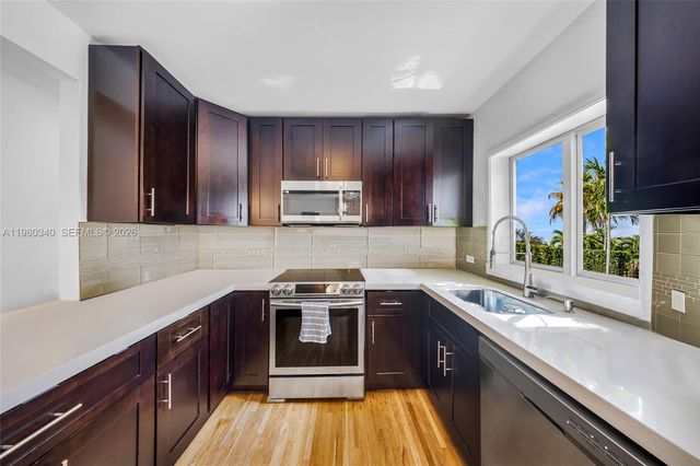 172 Bentley Dr, Miami Springs, FL 33166