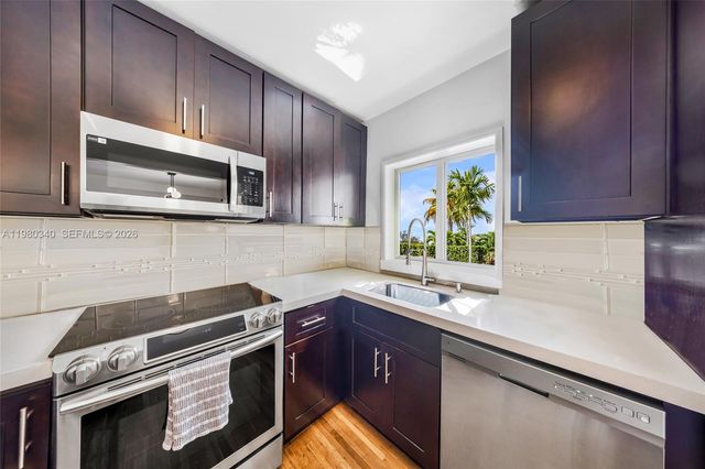 172 Bentley Dr, Miami Springs, FL 33166