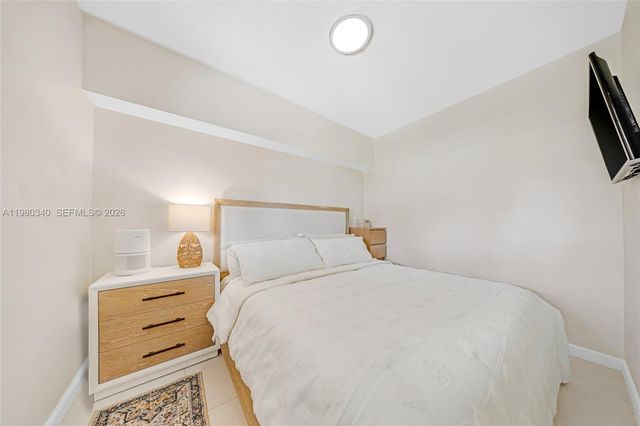 172 Bentley Dr, Miami Springs, FL 33166