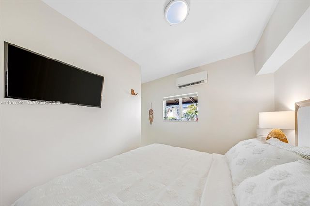 172 Bentley Dr, Miami Springs, FL 33166