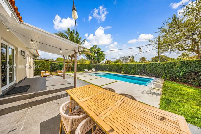 172 Bentley Dr, Miami Springs, FL 33166