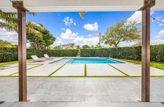 172 Bentley Dr, Miami Springs, FL 33166