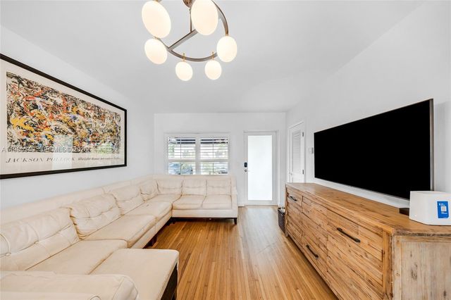 172 Bentley Dr, Miami Springs, FL 33166