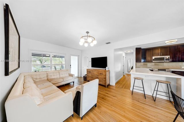 172 Bentley Dr, Miami Springs, FL 33166