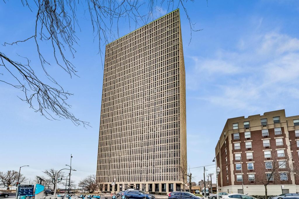 6700 S South Shore Drive 17B, Chicago, IL 60649