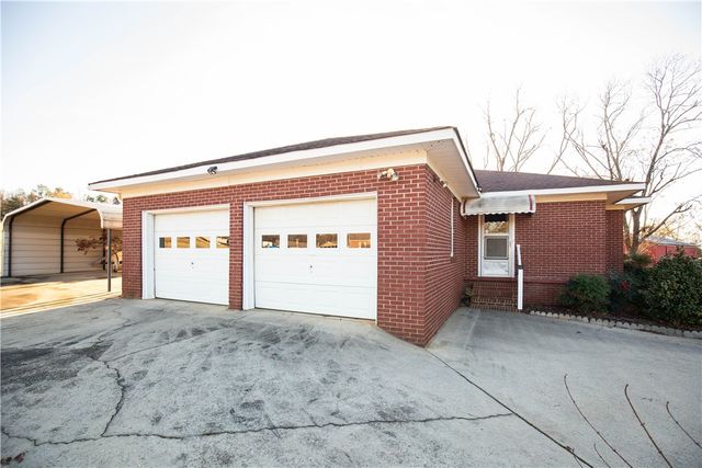 1218 Friendship Road, Seneca, SC 29678