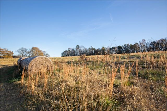 1218 Friendship Road, Seneca, SC 29678