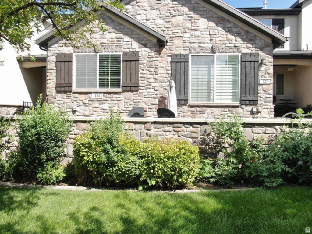 132 N 360 W, Centerville, UT 84014 — exterior