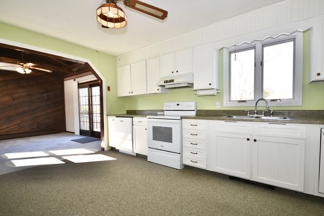 23 Oliveira Ave, Acushnet, MA 02743