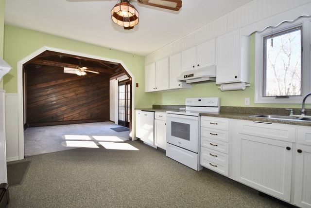 23 Oliveira Ave, Acushnet, MA 02743