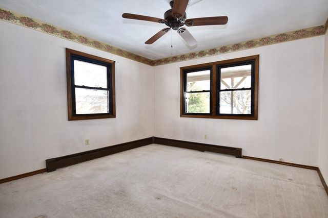 23 Oliveira Ave, Acushnet, MA 02743